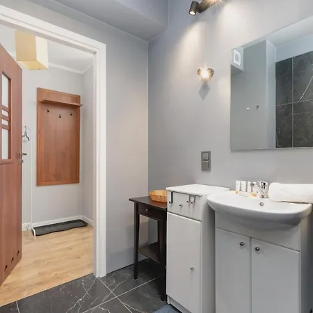 Bialoruska With Balcony Otel Krakow